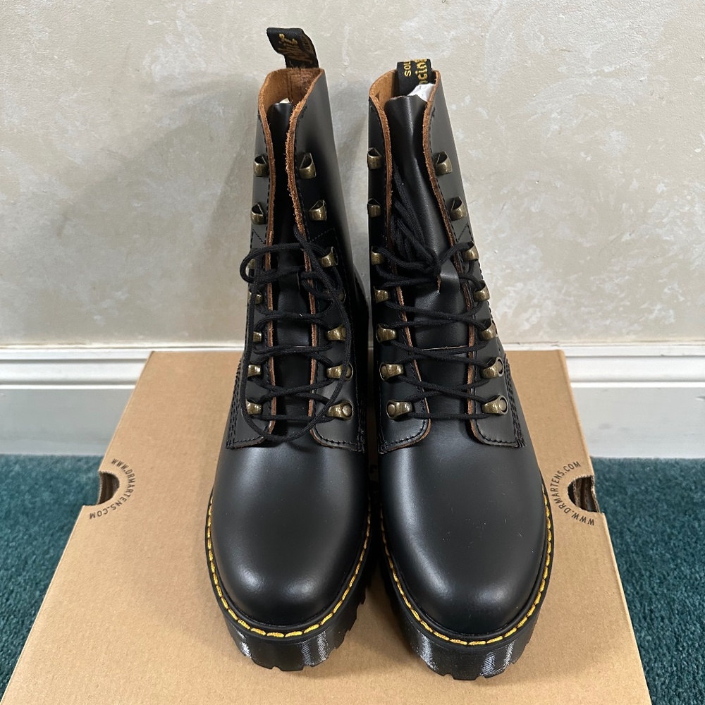 Dr. Marten Women Leona Black Smooth Leather Heeled boots Size 8